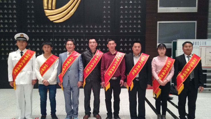 青岛市9人受邀参加“山东省见义勇为模范”表彰颁奖晚会(图1) 青岛市9人受邀参加“山东省见义勇为模范”表彰颁奖晚会(图1)