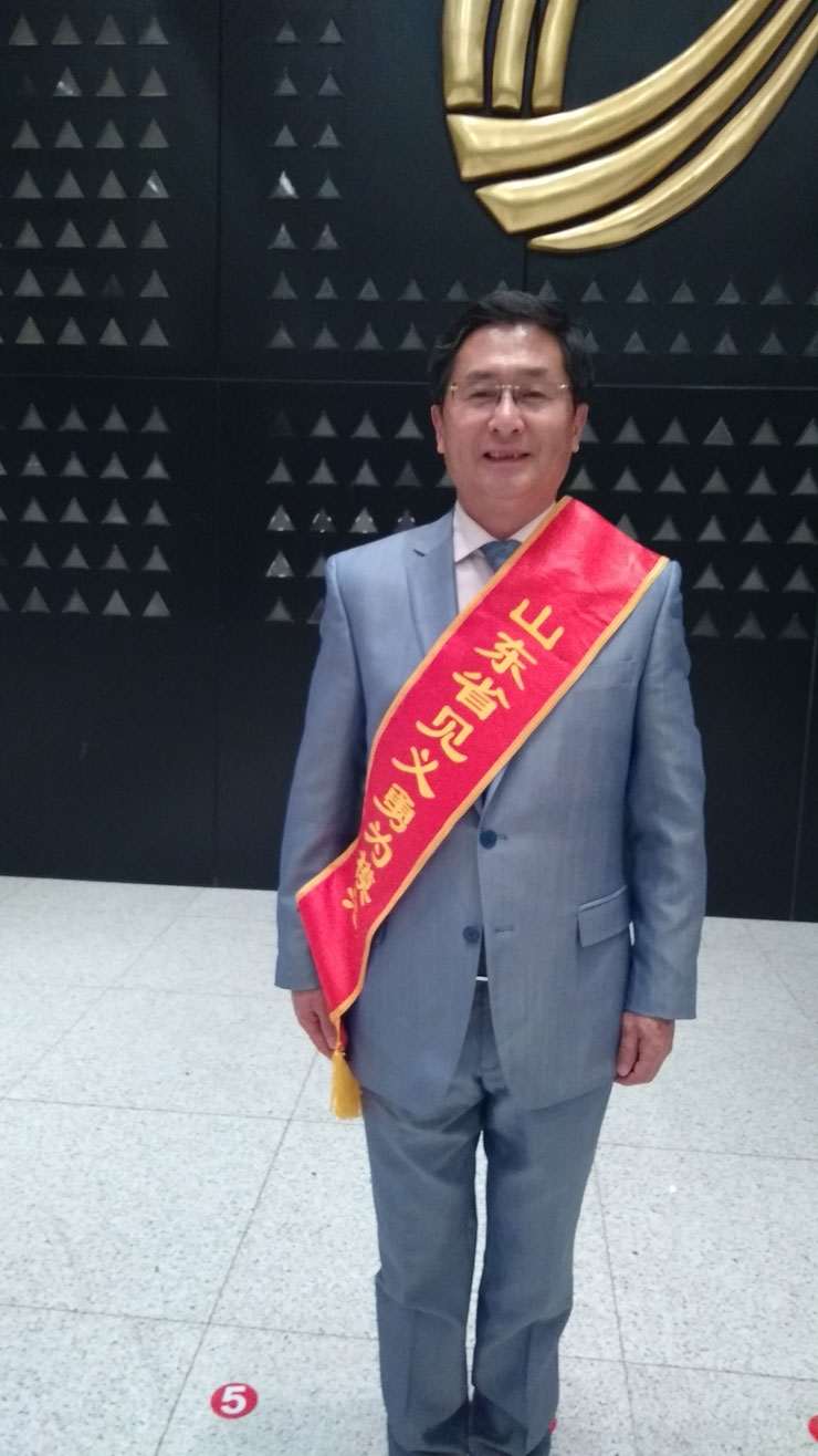 青岛市9人受邀参加“山东省见义勇为模范”表彰颁奖晚会(图3) 青岛市9人受邀参加“山东省见义勇为模范”表彰颁奖晚会(图3)