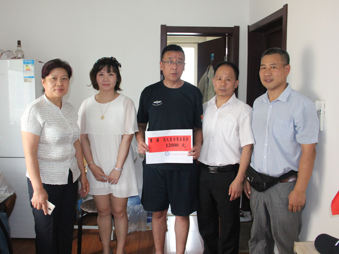 青岛市开展第十五批见义勇为救助活动(图1) 青岛市开展第十五批见义勇为救助活动(图1)